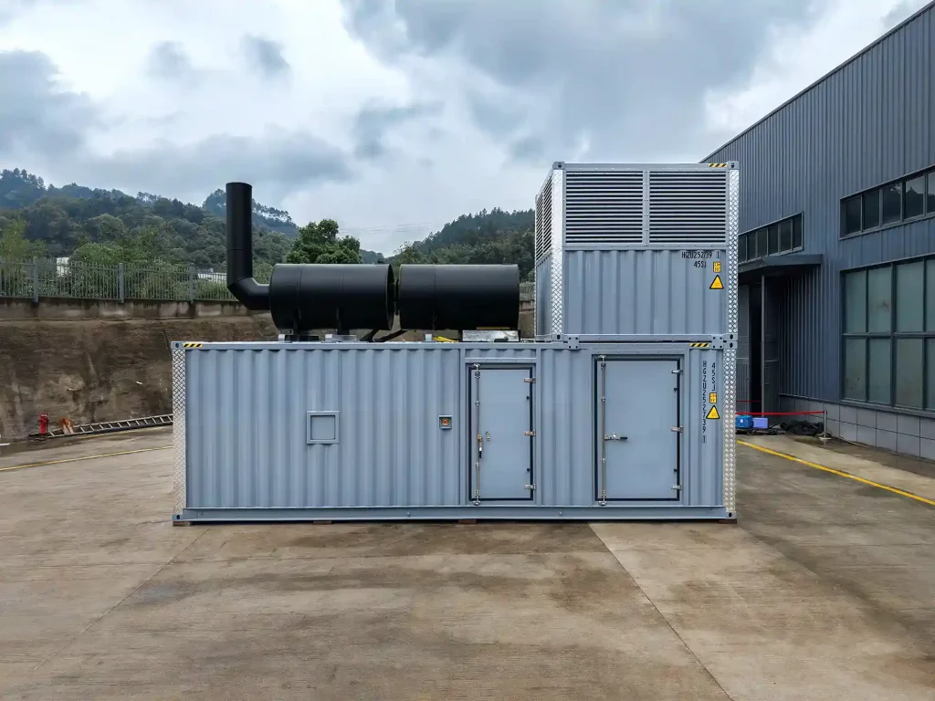 Großes 2000 kVA Container Notstromaggregat mit komplexem abgassystem für Notstrom in sensiblen berreichen